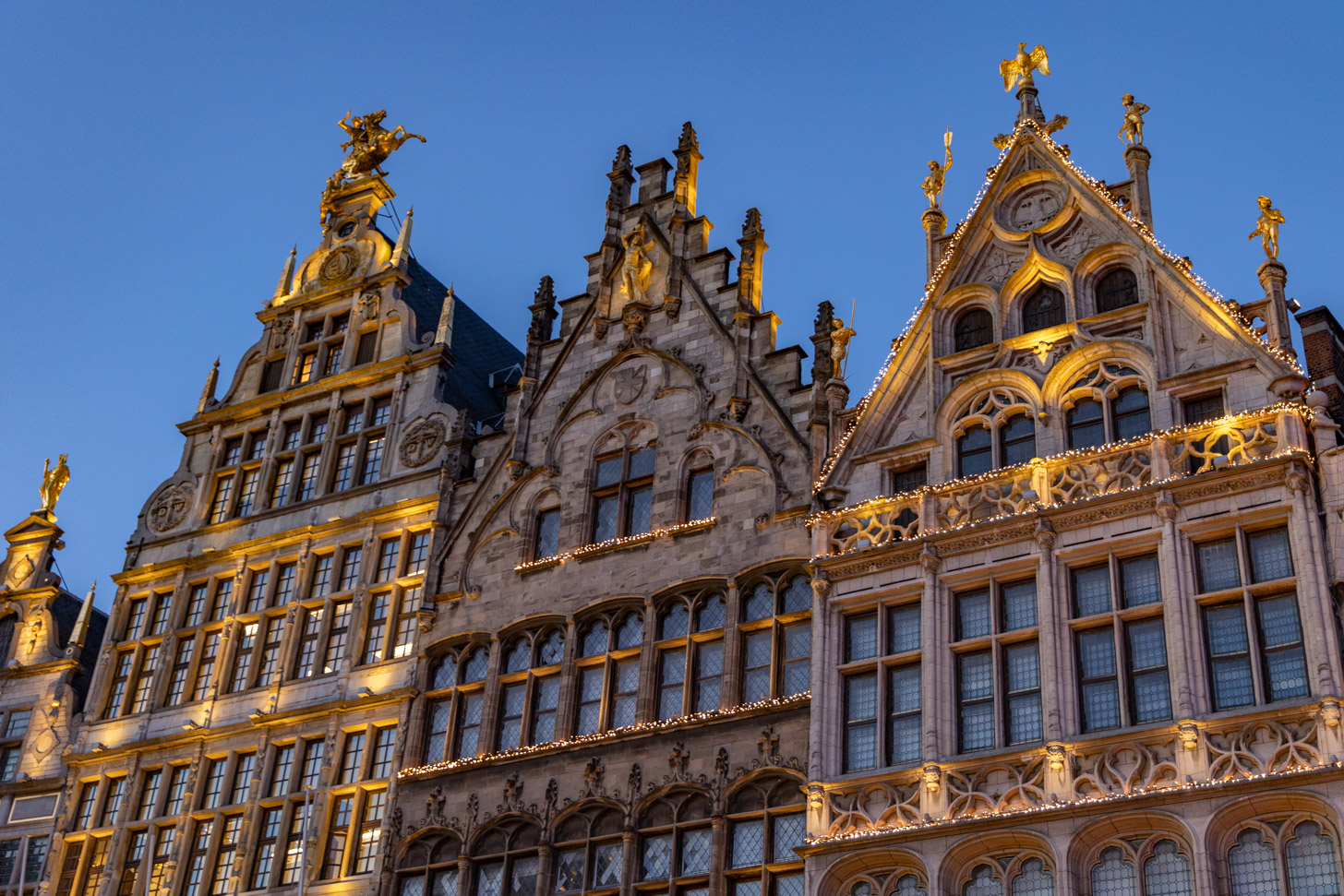 Kerstmarkt van Antwerpen in beeld
